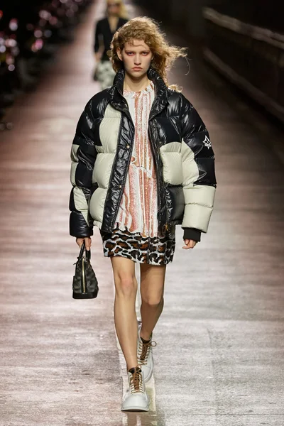 Look 17